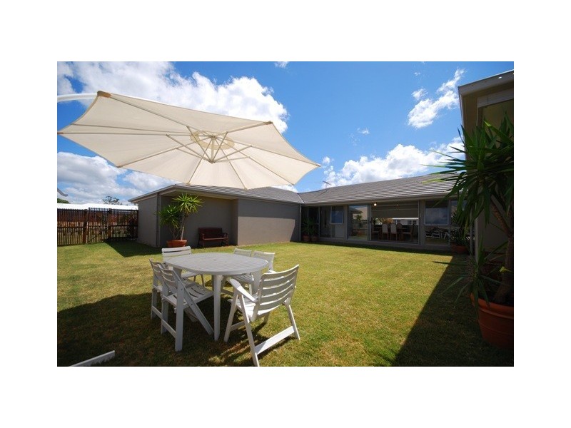 4 Silky Oak Ave, Moggill QLD 4070