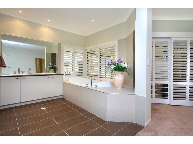 95 President Cct, Karalee QLD 4306