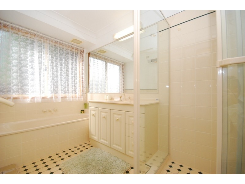 24 Crestwood Pl, Moggill QLD 4070