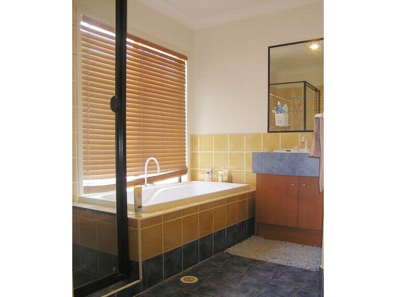 7 DALEWOOD PLACE, Moggill QLD 4070