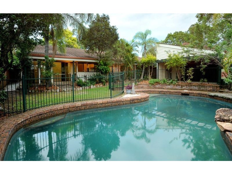 4 Moondarra Street, Chapel Hill QLD 4069