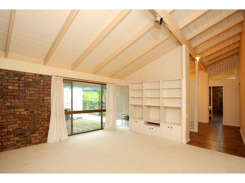 4 Moondarra Street, Chapel Hill QLD 4069