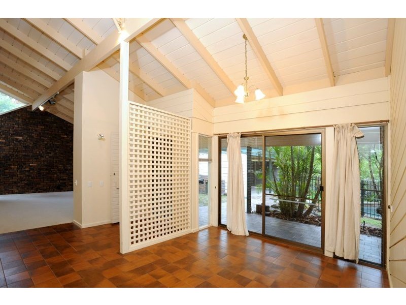 4 Moondarra Street, Chapel Hill QLD 4069