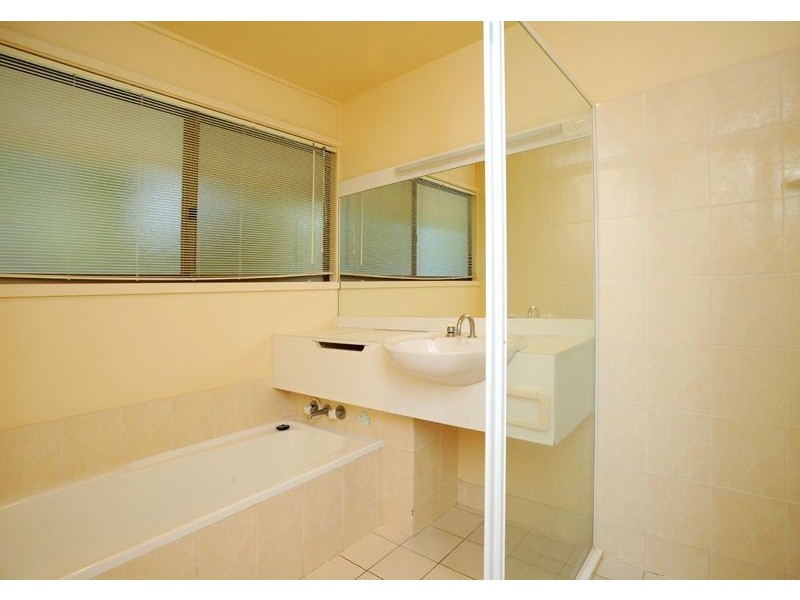 4 Moondarra Street, Chapel Hill QLD 4069