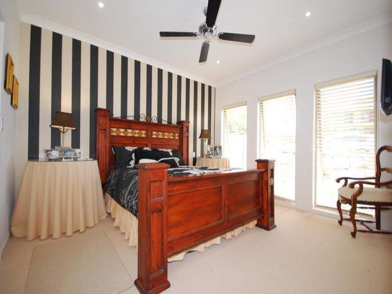 15 Grange Place, Moggill QLD 4070