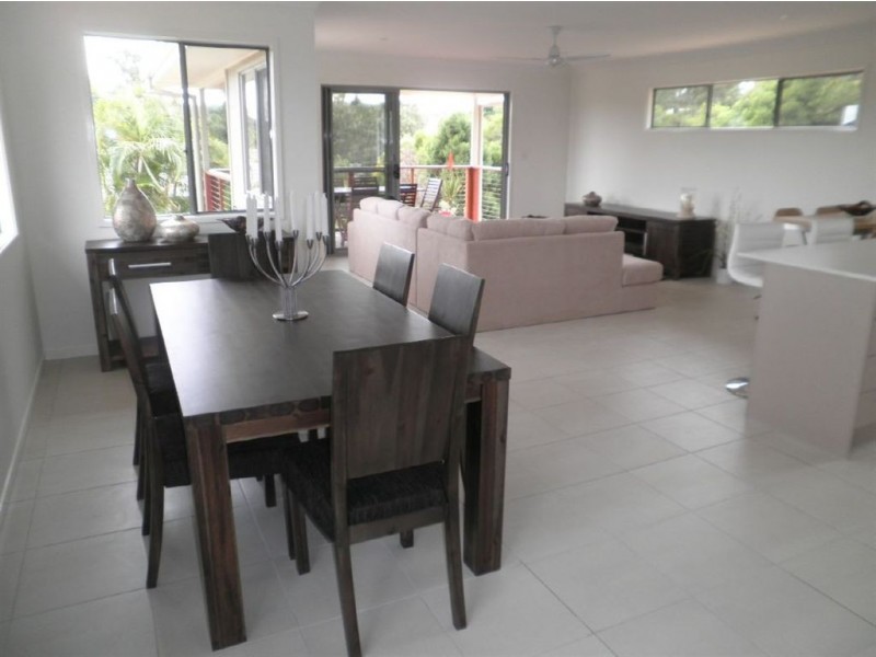 16 Nara Street, Kenmore QLD 4069