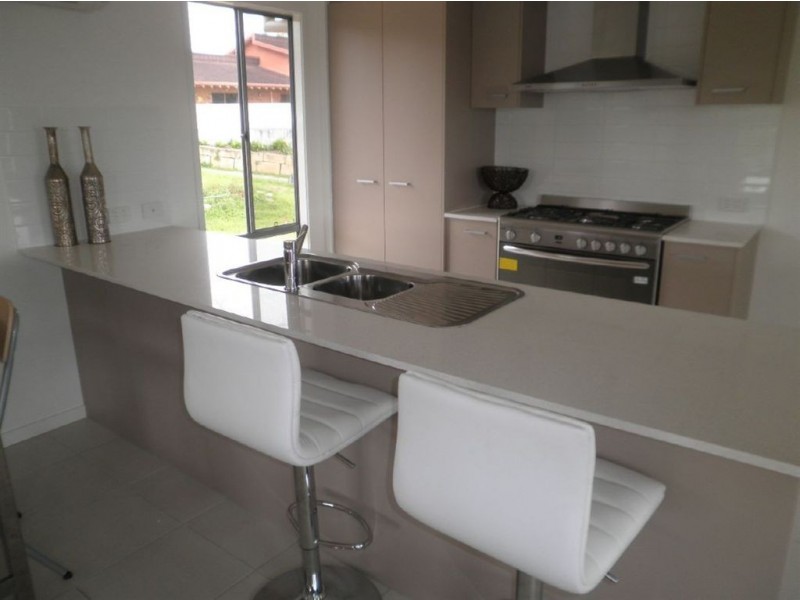 16 Nara Street, Kenmore QLD 4069