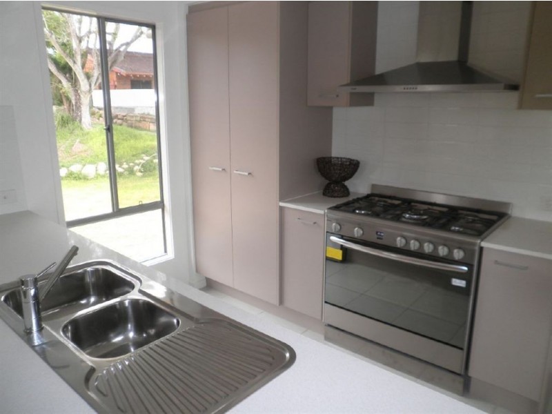 16 Nara Street, Kenmore QLD 4069