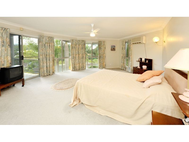 12 Crompton Street, Kenmore Hills QLD 4069