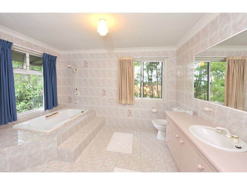 12 Crompton Street, Kenmore Hills QLD 4069