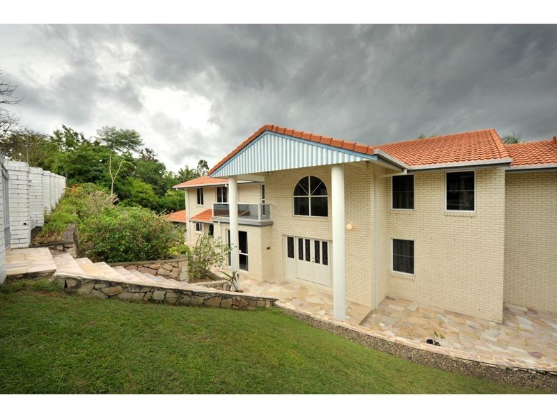 12 Crompton Street, Kenmore Hills QLD 4069