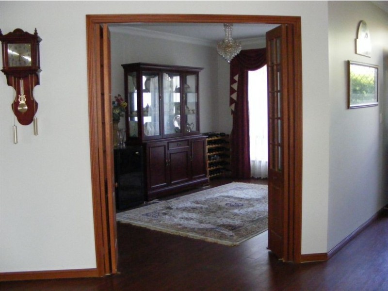 4 Haase Place, Bellbowrie QLD 4070