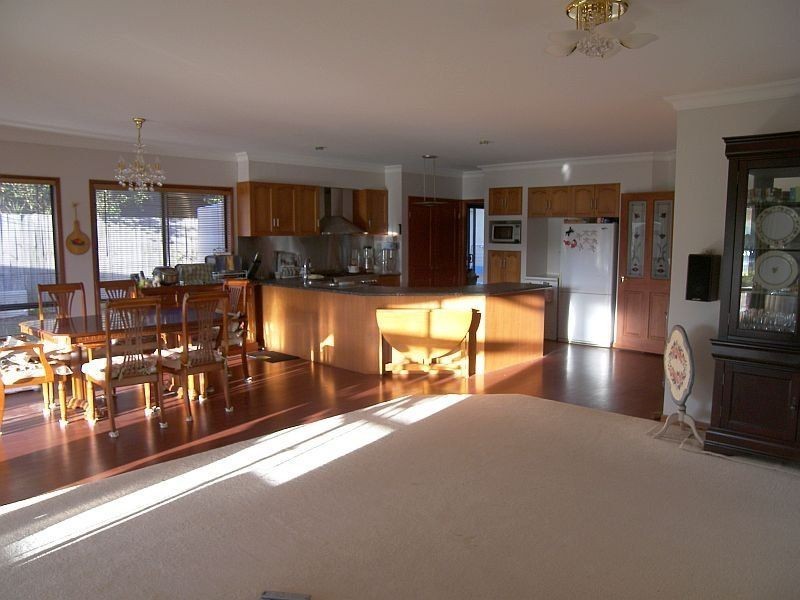 4 Haase Place, Bellbowrie QLD 4070