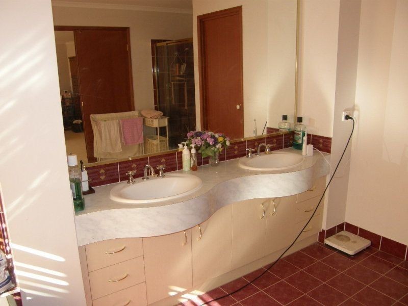 4 Haase Place, Bellbowrie QLD 4070