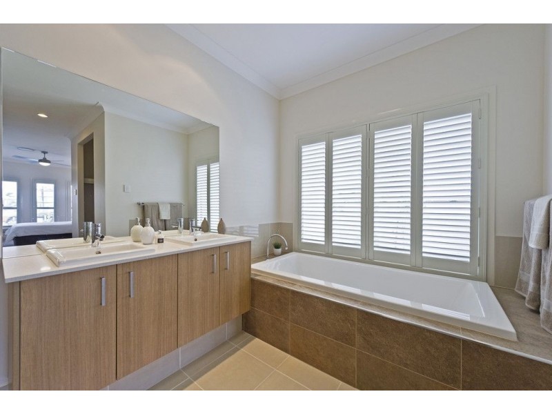 16 Sunset Place, Jacobs Well QLD 4208