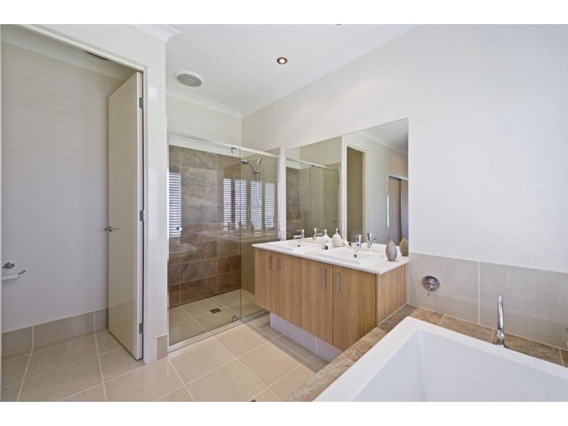 16 Sunset Place, Jacobs Well QLD 4208