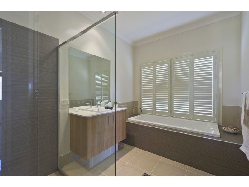 16 Sunset Place, Jacobs Well QLD 4208