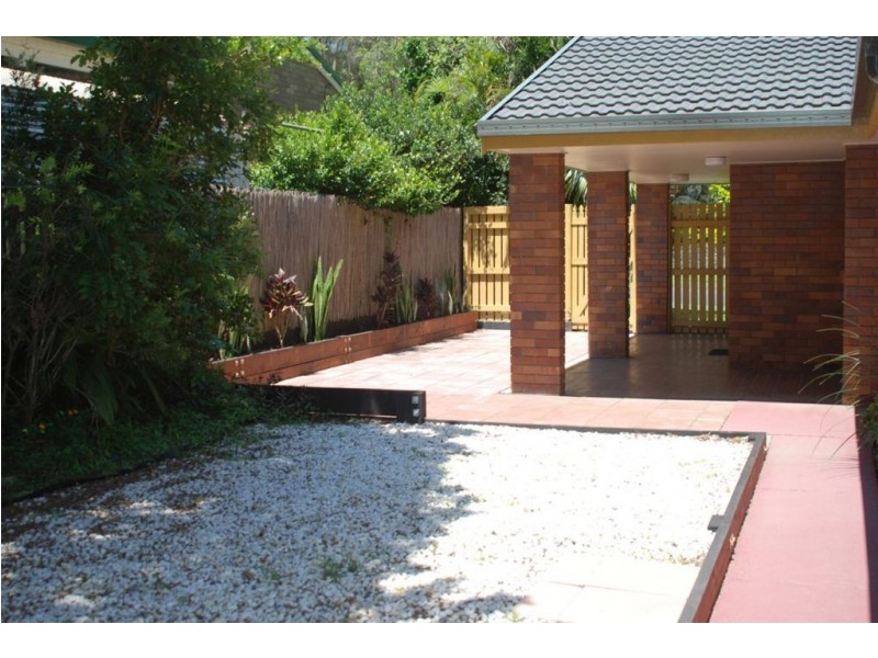 11 Lant Street, Chapel Hill QLD 4069