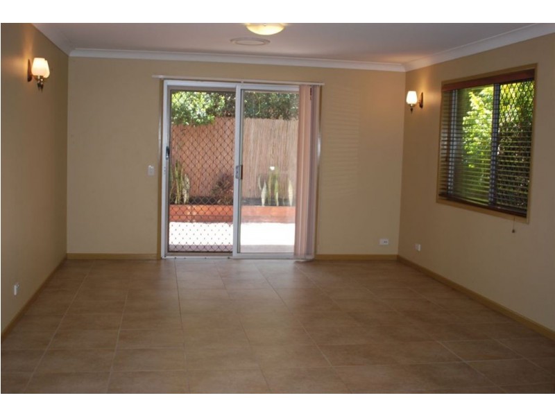 11 Lant Street, Chapel Hill QLD 4069