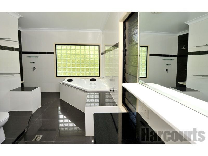 61 Airlie Road, Pullenvale QLD 4069