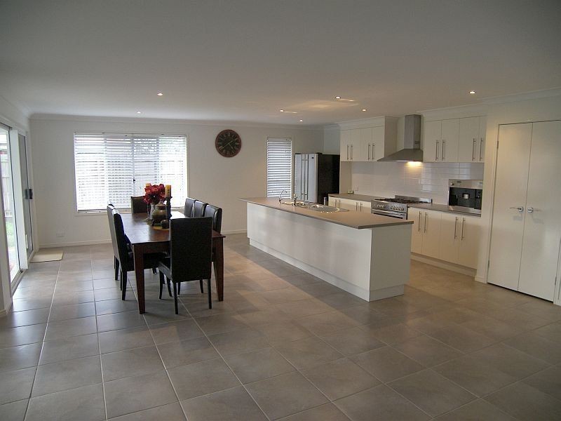 10 Stacey Close, Moggill QLD 4070