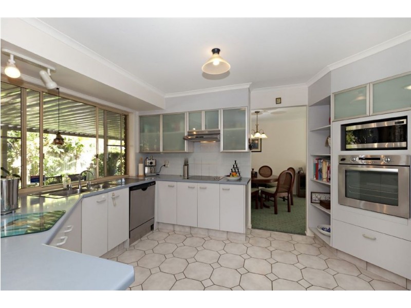 9 Tangmere Street, Chapel Hill QLD 4069