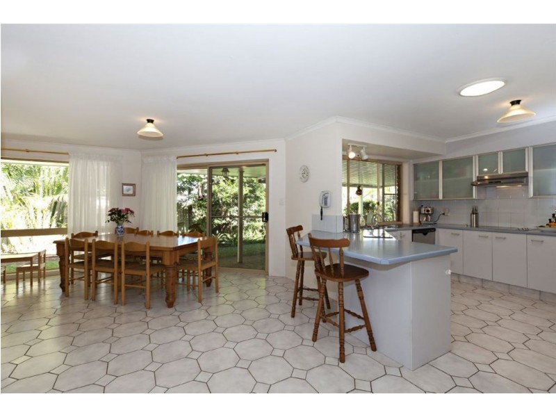 9 Tangmere Street, Chapel Hill QLD 4069