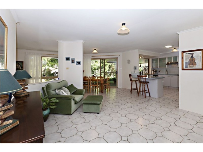9 Tangmere Street, Chapel Hill QLD 4069