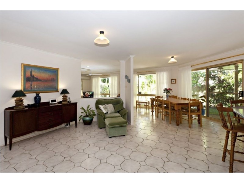 9 Tangmere Street, Chapel Hill QLD 4069