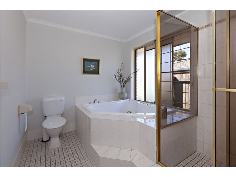 9 Tangmere Street, Chapel Hill QLD 4069