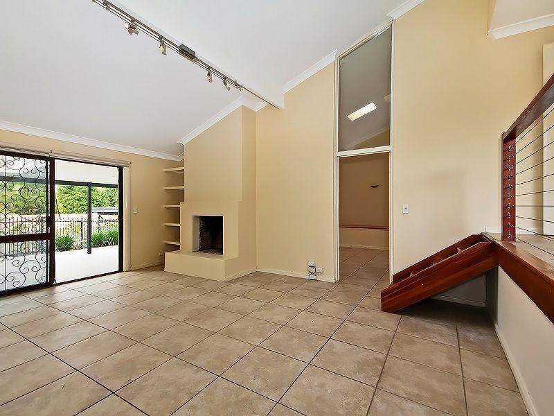 9 Gilruth Road, Kenmore QLD 4069