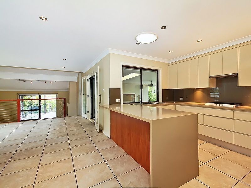 9 Gilruth Road, Kenmore QLD 4069