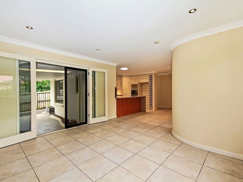 9 Gilruth Road, Kenmore QLD 4069