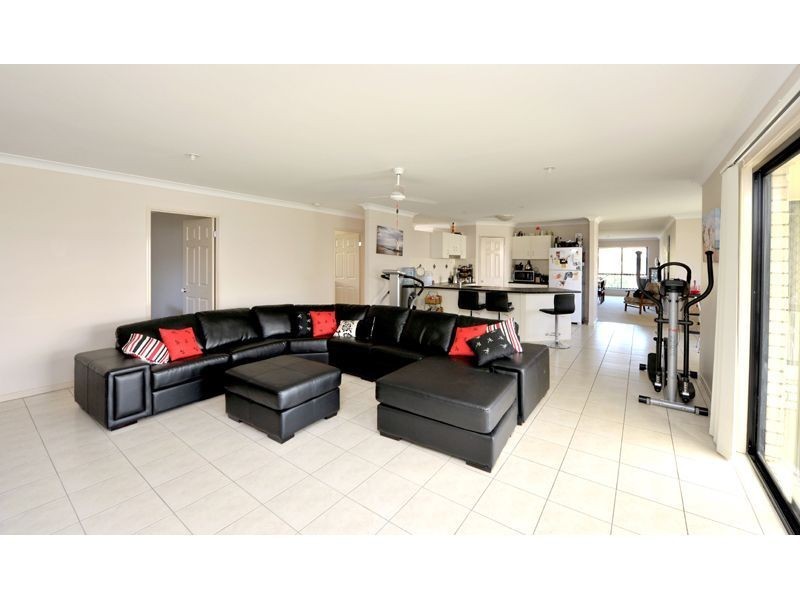 17 Salubris Place, Moggill QLD 4070