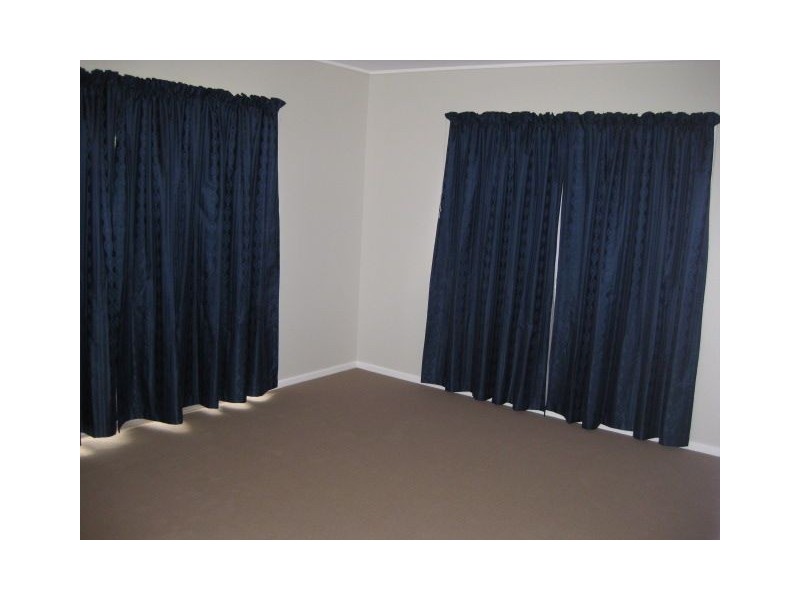 10 Rowena Street, Kenmore QLD 4069