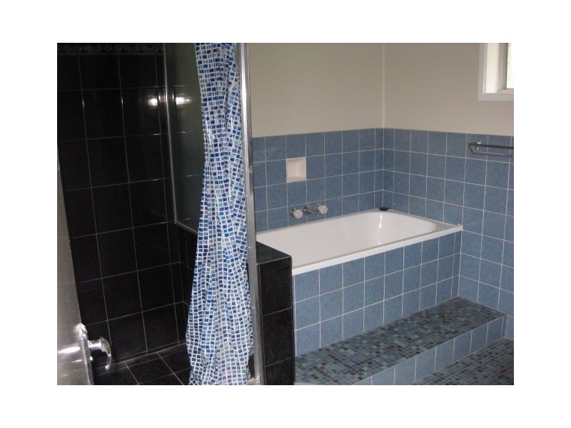 10 Rowena Street, Kenmore QLD 4069