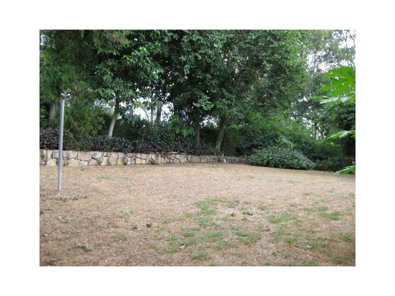 10 Rowena Street, Kenmore QLD 4069