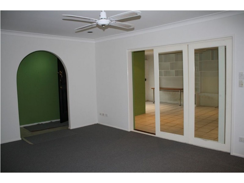 4 Peggy Place, Chapel Hill QLD 4069