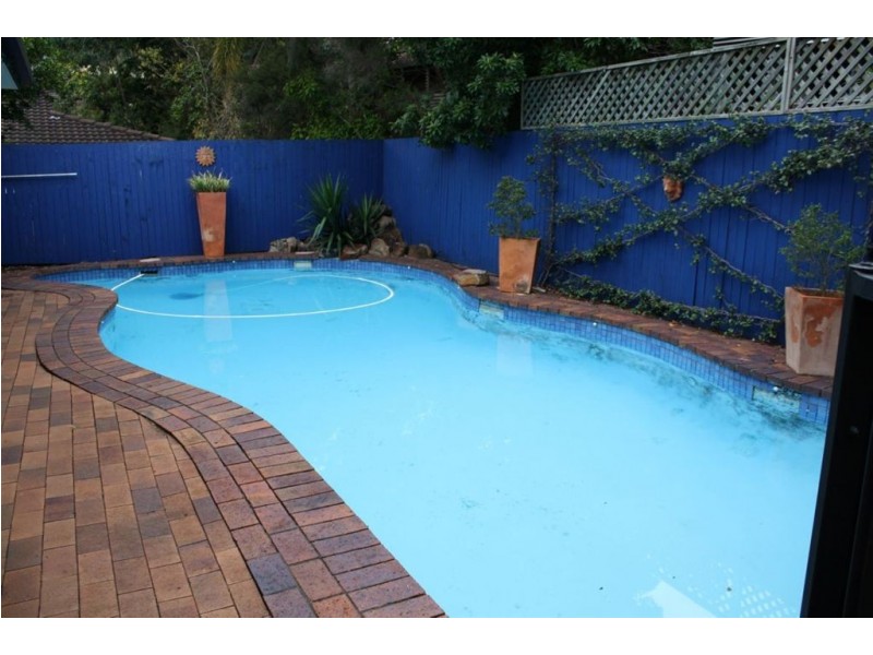 4 Peggy Place, Chapel Hill QLD 4069