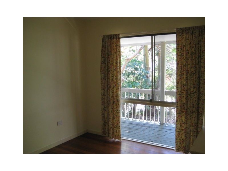 4 Lanark Street, Kenmore QLD 4069