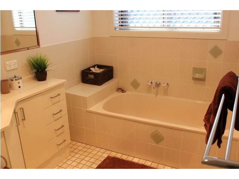 21 Mirbelia Street, Kenmore Hills QLD 4069