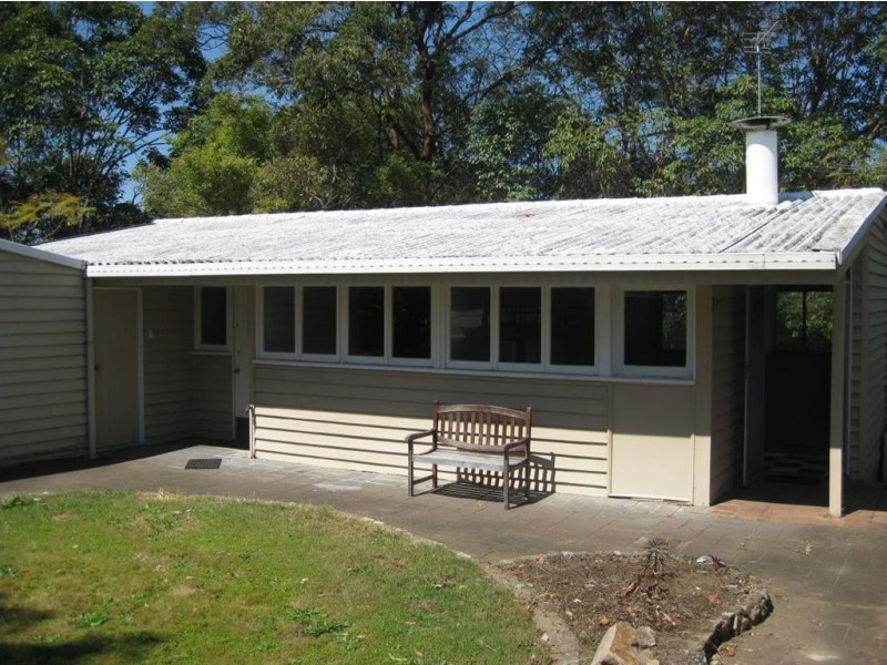64 Burbong St, Chapel Hill QLD 4069