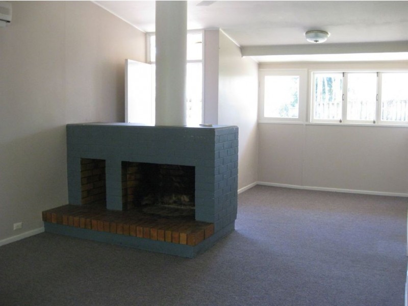 64 Burbong St, Chapel Hill QLD 4069