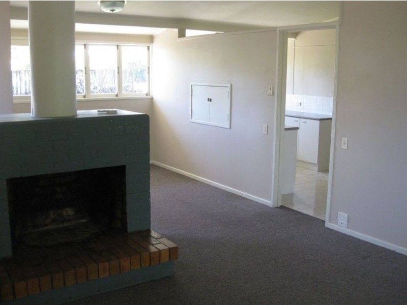 64 Burbong St, Chapel Hill QLD 4069