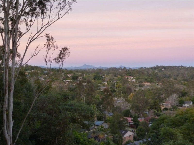 30 Pentlay Street, Kenmore QLD 4069
