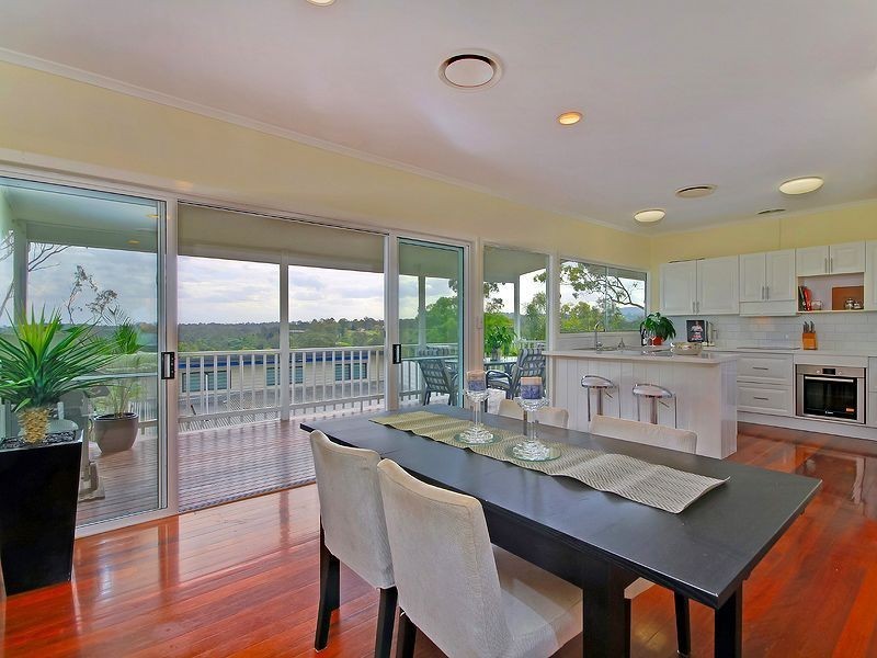 30 Pentlay Street, Kenmore QLD 4069