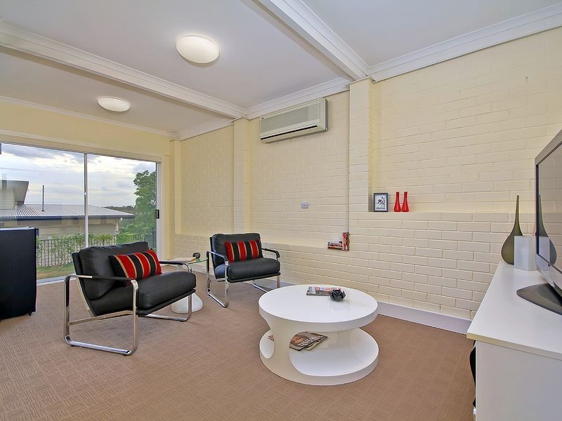 30 Pentlay Street, Kenmore QLD 4069