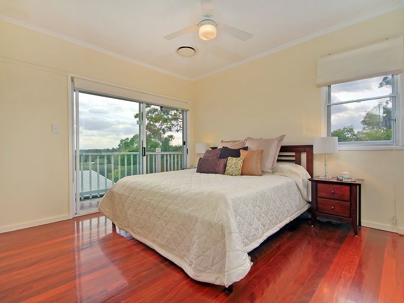 30 Pentlay Street, Kenmore QLD 4069