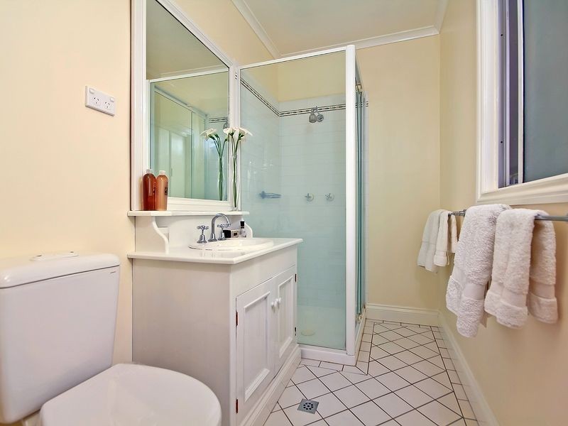 30 Pentlay Street, Kenmore QLD 4069