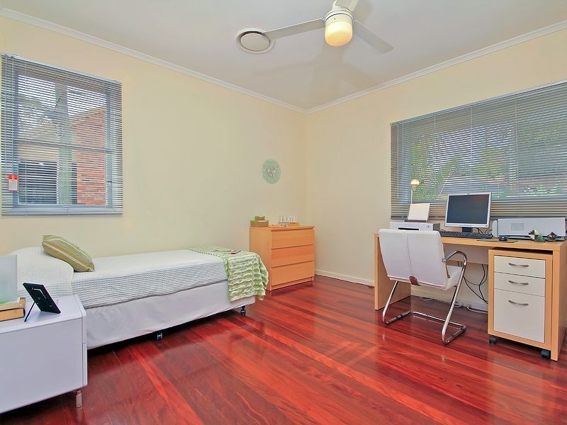 30 Pentlay Street, Kenmore QLD 4069